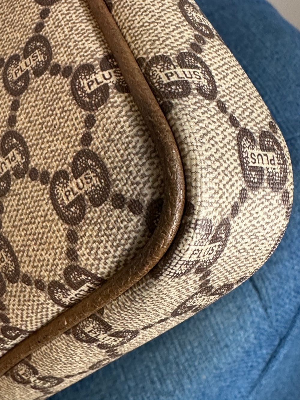 Vintage Gucci Brown GG Monogram Pochette with Charm and COA - Picture 6 of 17
